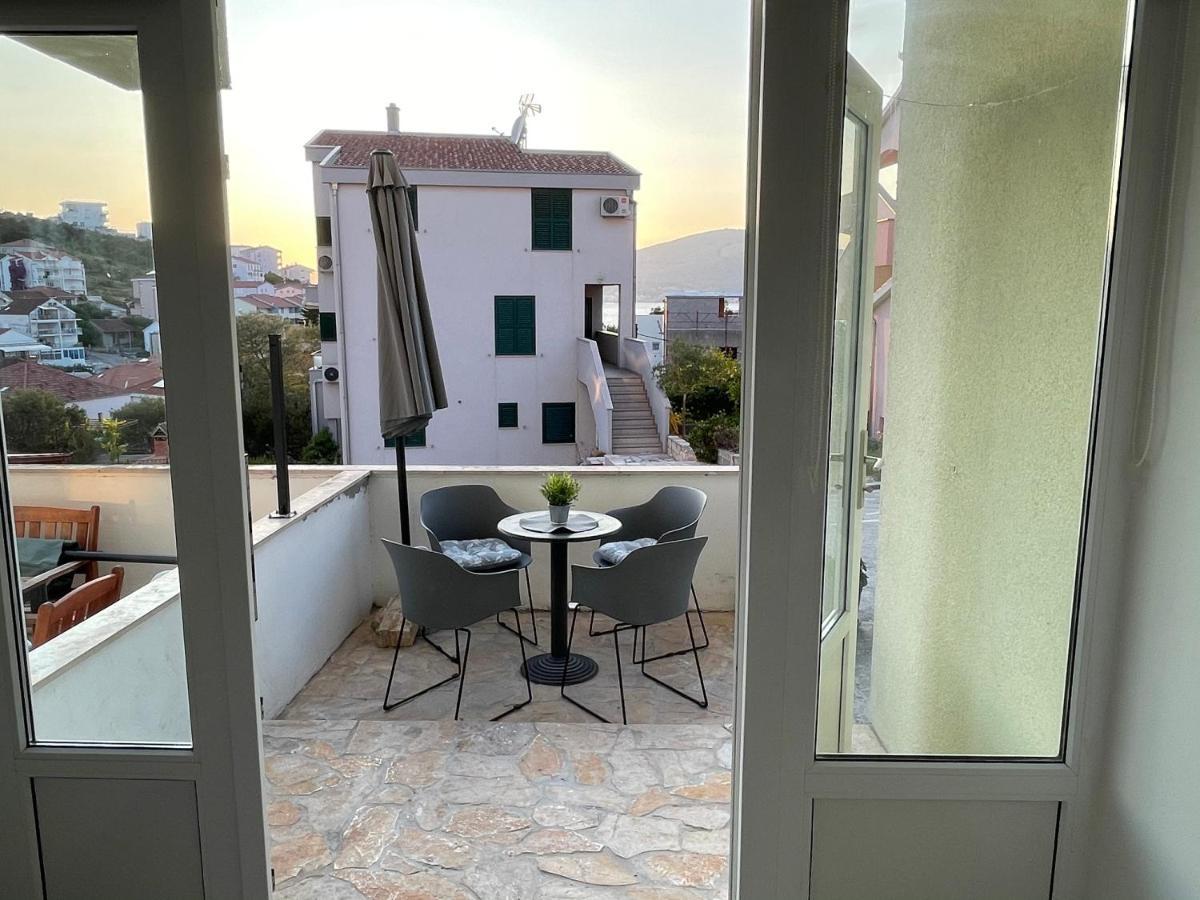 Apartments Luce Trogir Exteriör bild