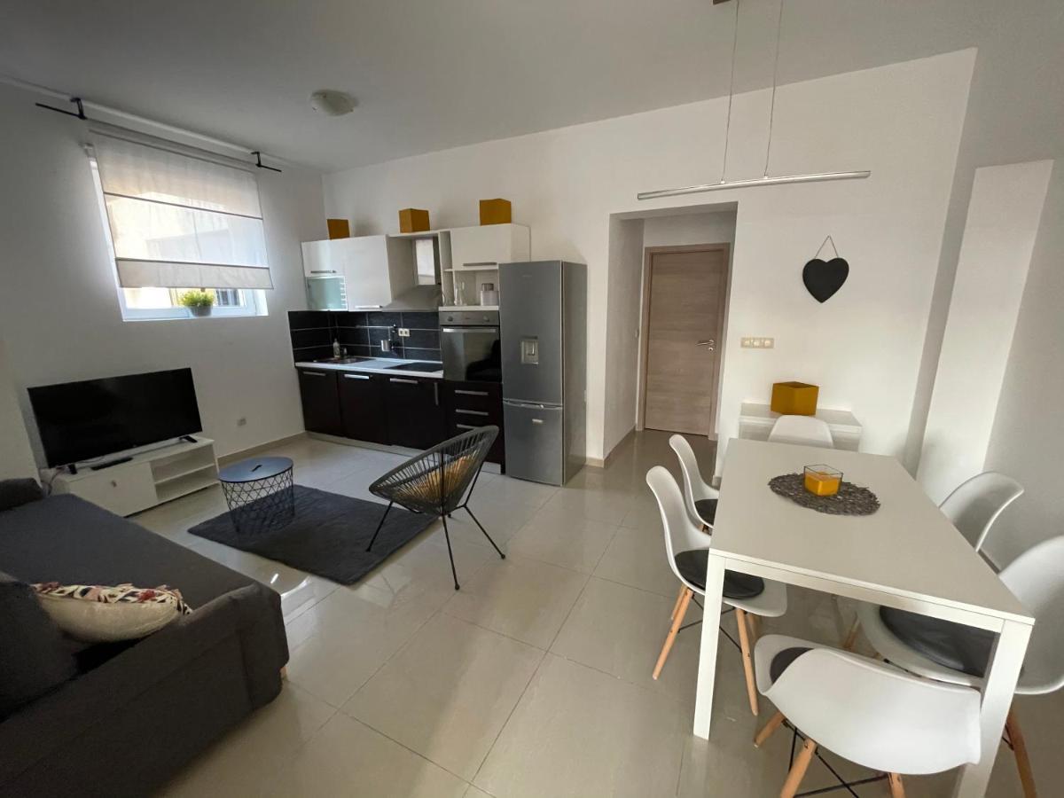 Apartments Luce Trogir Exteriör bild